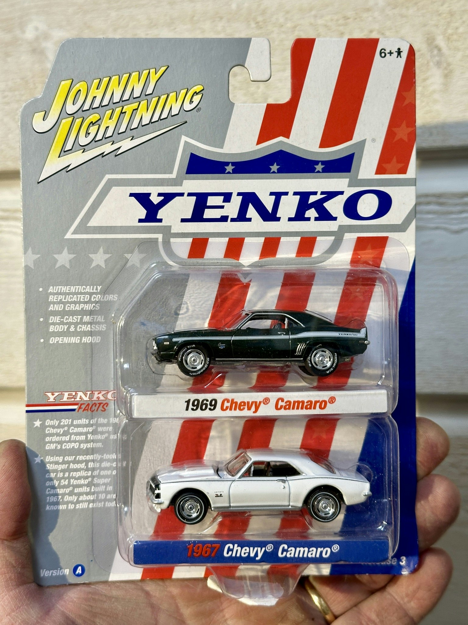 Skala 1/64 2-pack Chevy Camaro 69  & Camaro 67 YENKO fr Johnny Lightning