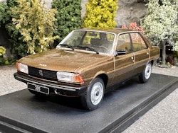 Skala 1/24 Peugeot 305 (1977) fr WhiteBox