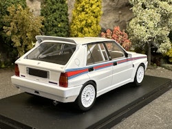 Skala 1/24 Lancia Delta Integrale 16v (1989) White fr WhiteBox