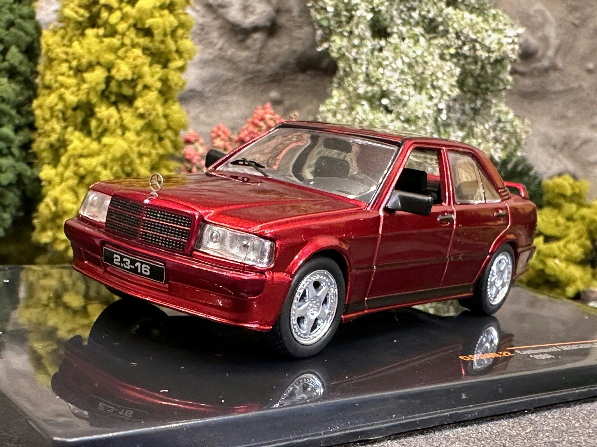 Skala 1/43 Mercedes-Benz 190E 2.3 16V 1984 fr IXO Models CLC580N.22