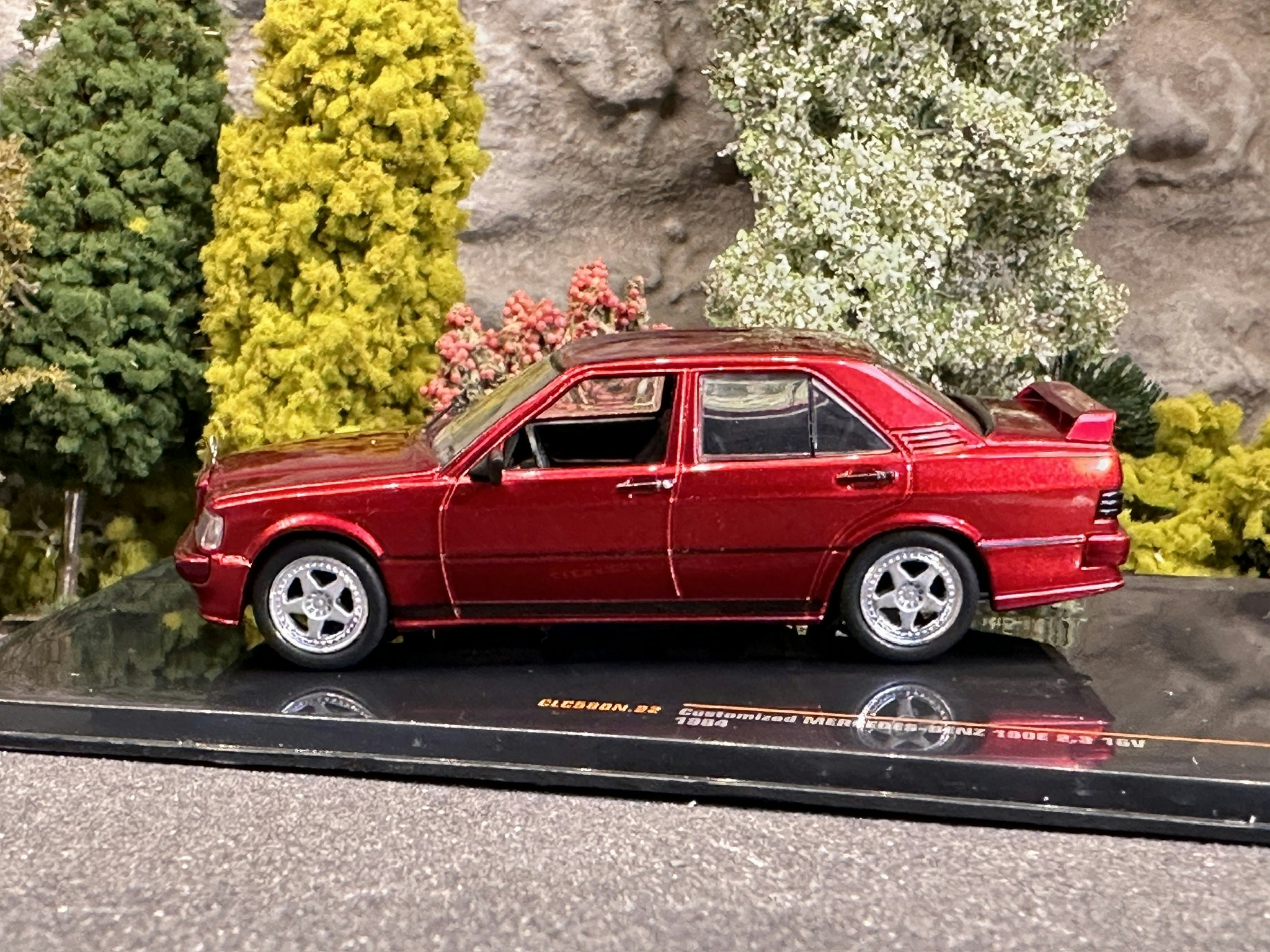Skala 1/43 Mercedes-Benz 190E 2.3 16V 1984 fr IXO Models CLC580N.22