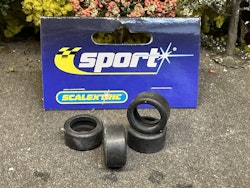 Skala 1/32 Accessories/Tillbehör W9598 t Scalextric: Däck/Tyres i 4-pack
