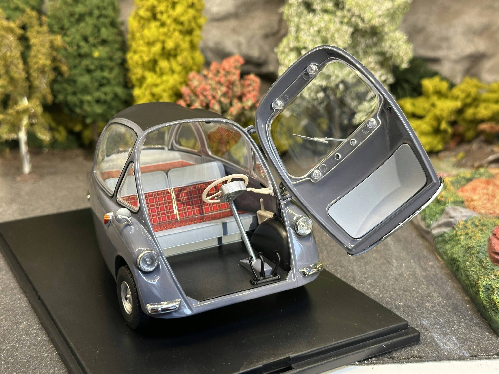 Skala 1/18 Heinkel Trojan, Grey fr Oxford Automobile Company
