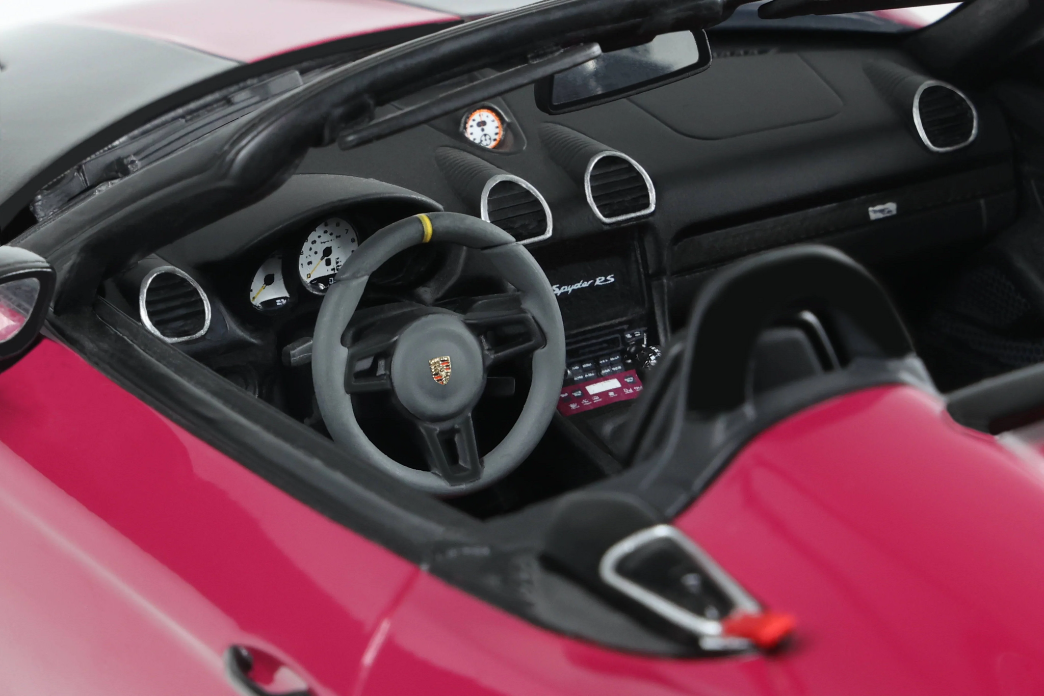 Skala 1/18 Porsche 718 Spyder RS Weissach Pack (Ruby Star Neo) fr GT Spirit (GT486)