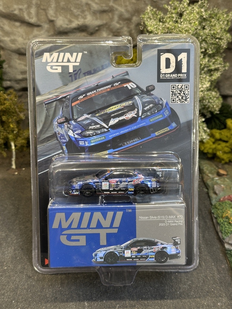 Skala 1/64 Nissan Silvia (S15) D-MAX #70 D-MAX Racing 2023 D1 Grand Prix fr MINI GT (855)