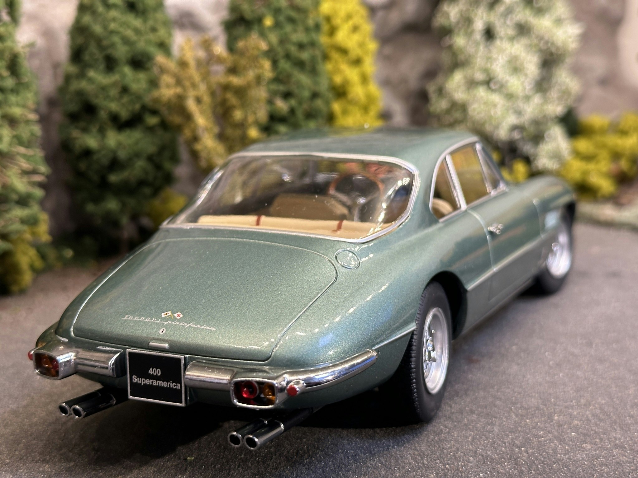 Skala 1/18 Ferrari 400 Superamerica 1962, Green Metallic fr KK-Scale