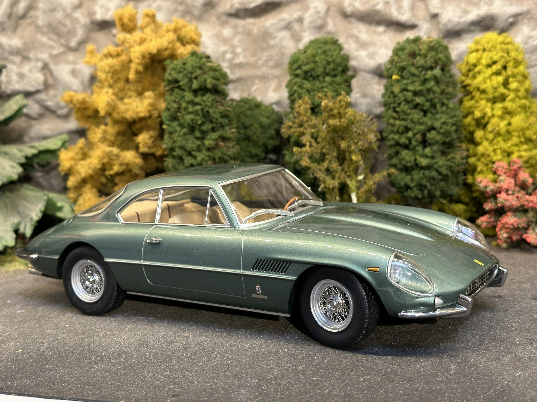 Skala 1/18 Ferrari 400 Superamerica 1962, Green Metallic fr KK-Scale