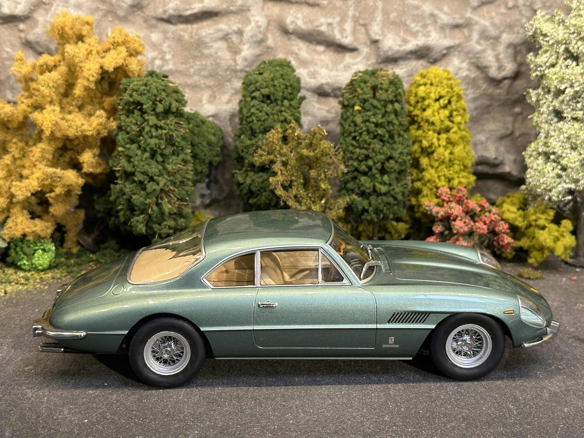 Skala 1/18 Ferrari 400 Superamerica 1962, Green Metallic fr KK-Scale