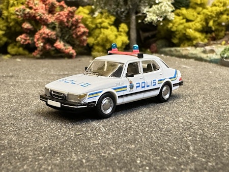 Skala 1/87 - SAAB 900 Polis, Swedish Police Car "Hockeyklubban" fr PCX87