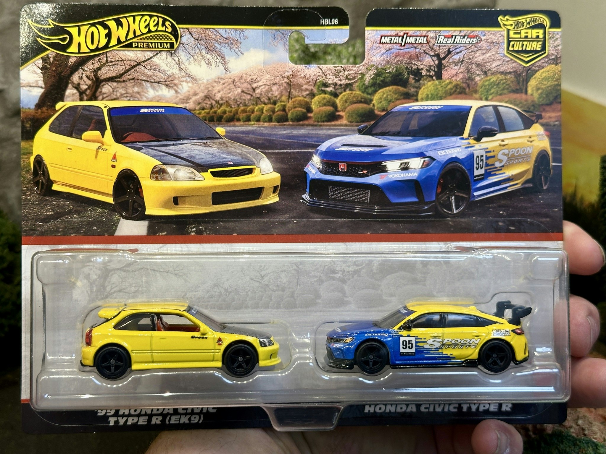 Skala 1/64 Hot Wheels PREMIUM 2-pack: 99 Honda Civic Type R (EK9) & Civic Type R