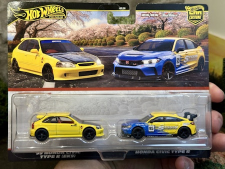 Skala 1/64 Hot Wheels PREMIUM 2-pack: 99 Honda Civic Type R (EK9) & Civic Type R