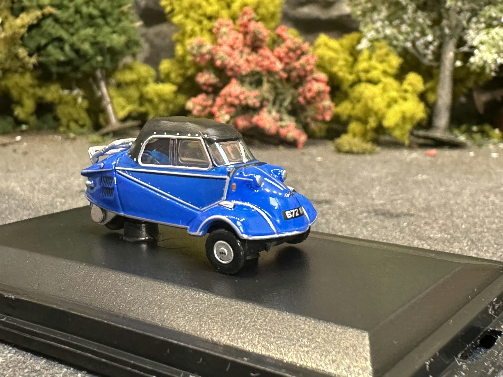 Skala 1/76 Messerschmitt KR200 Cabriolet, blå fr Oxford