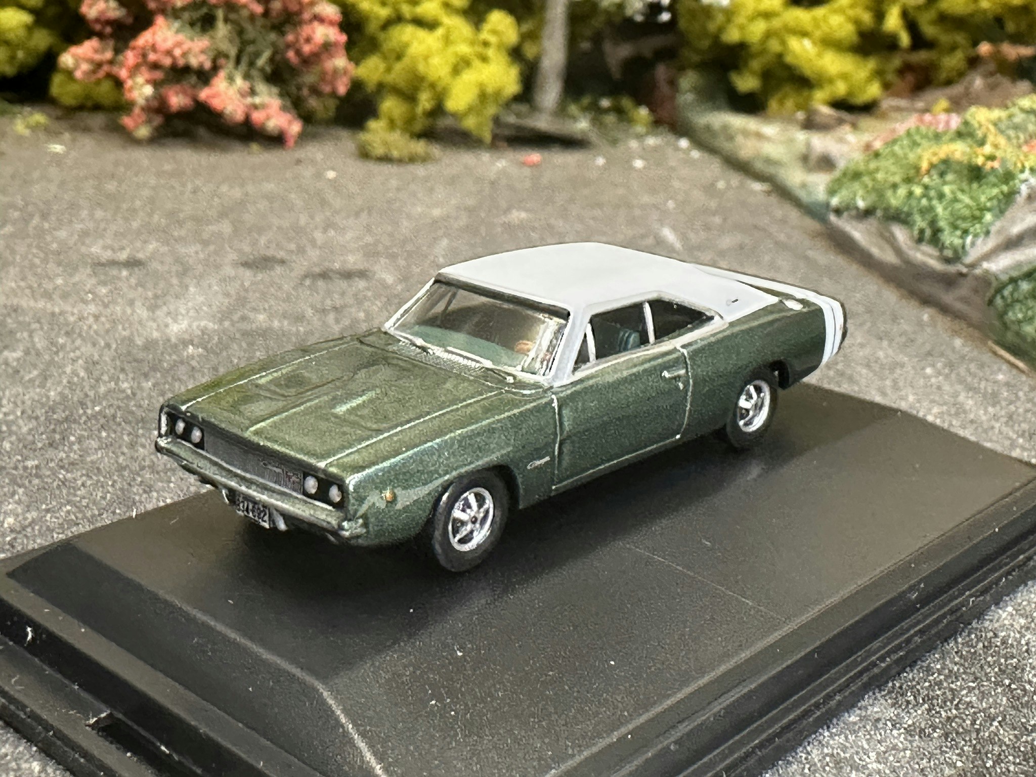 Skala 1/87 Dodge Charger 1968, White/green fr Oxford