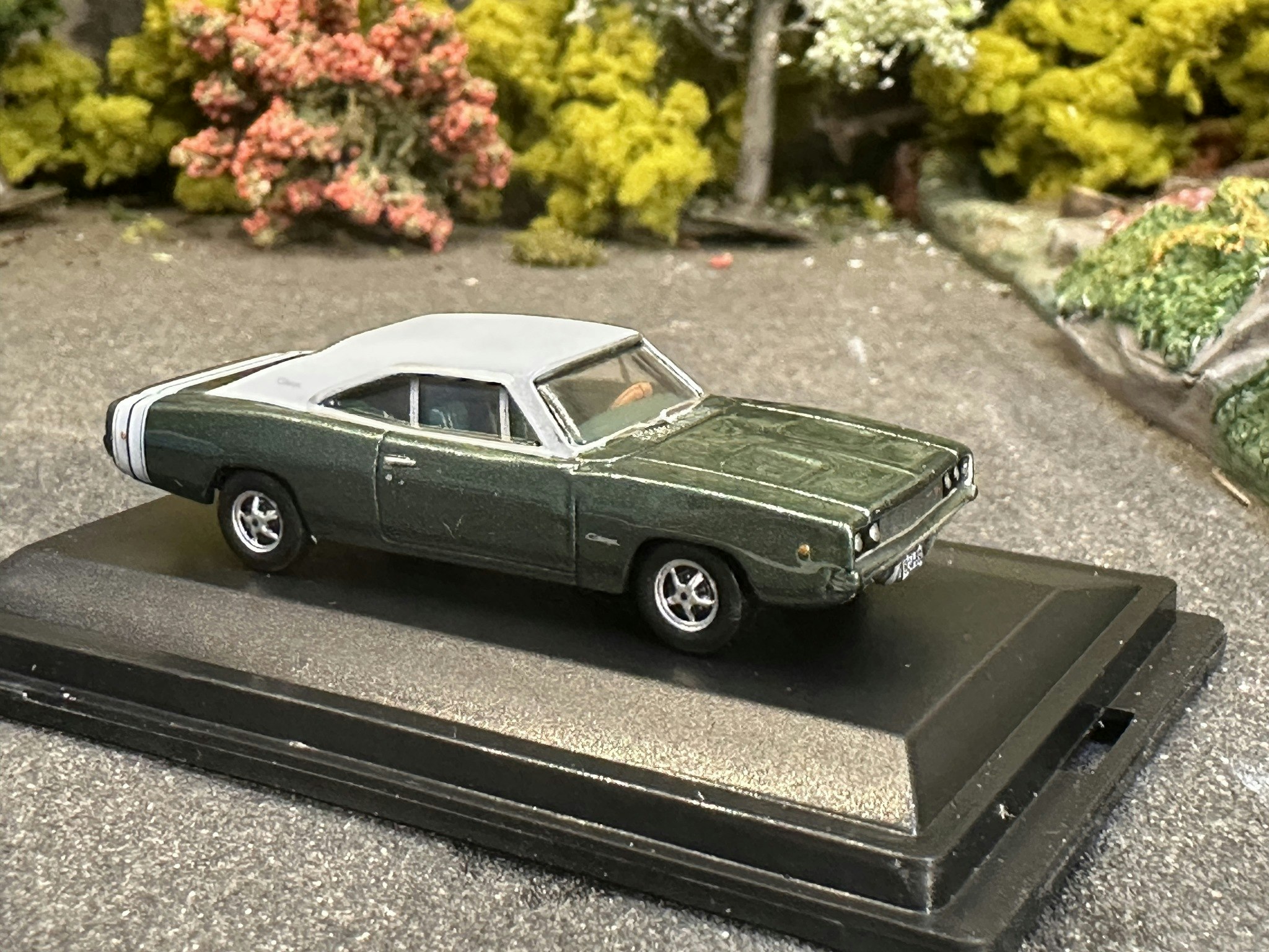 Skala 1/87 Dodge Charger 1968, White/green fr Oxford