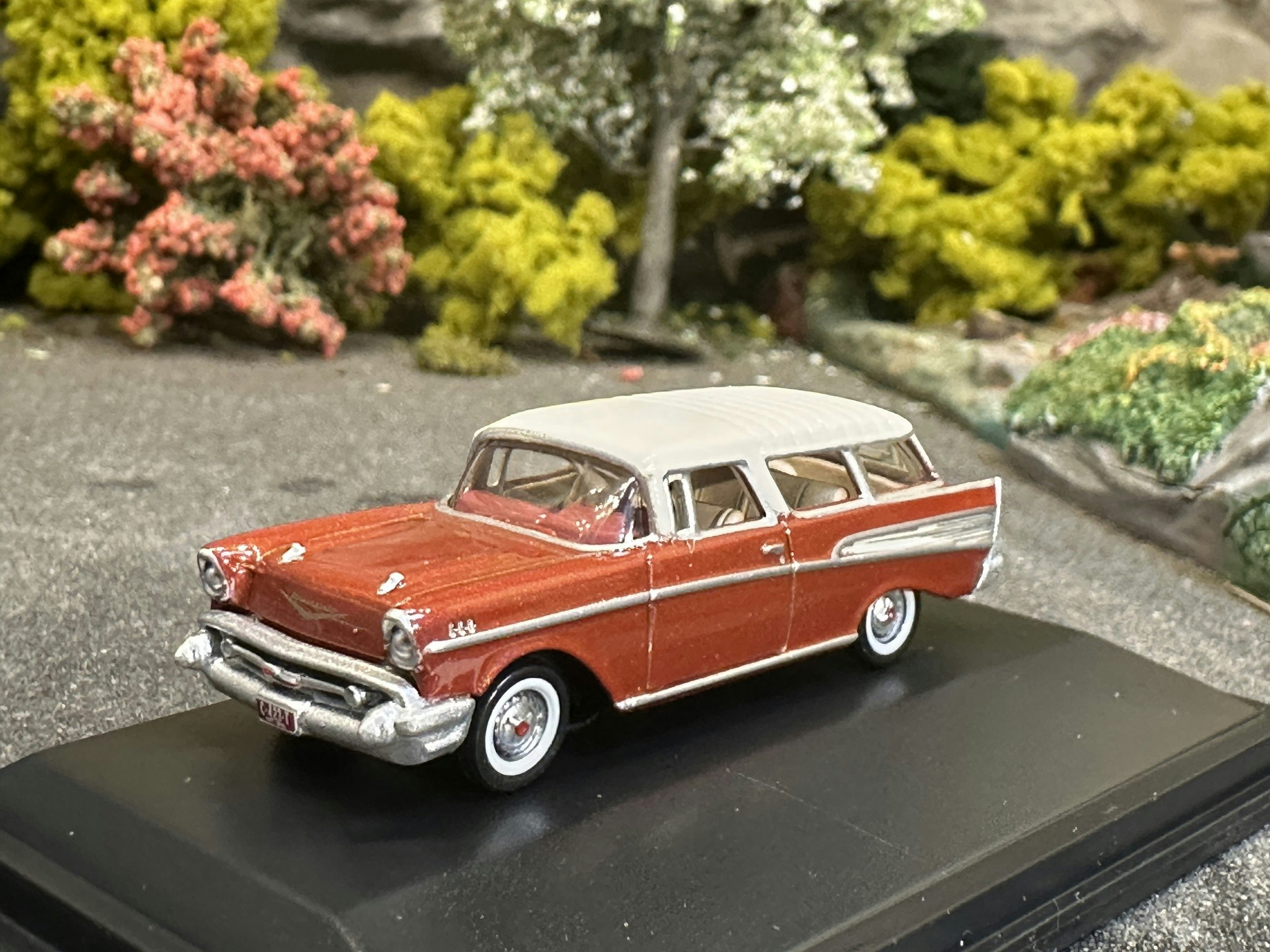 Skala 1/87 Chevrolet Nomad Adobe, Beige/Mörk röd fr Oxford