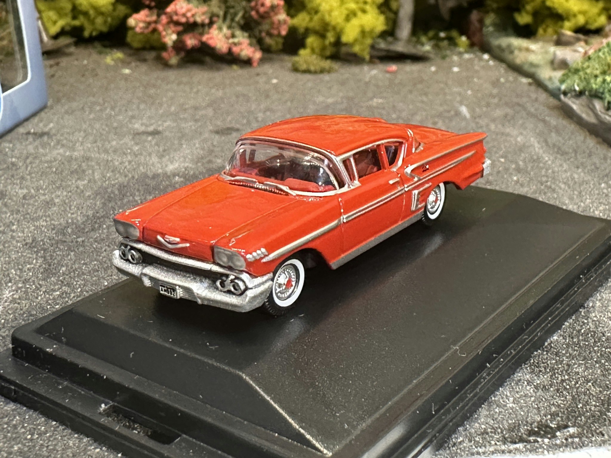 Skala 1/87 Chevrolet Impala 1958 Sports Coupe, Rio red fr Oxford