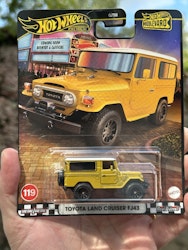 Skala 1/64 Hot Wheels Premium, Boulevard: Toyota Land Cruiser FJ43