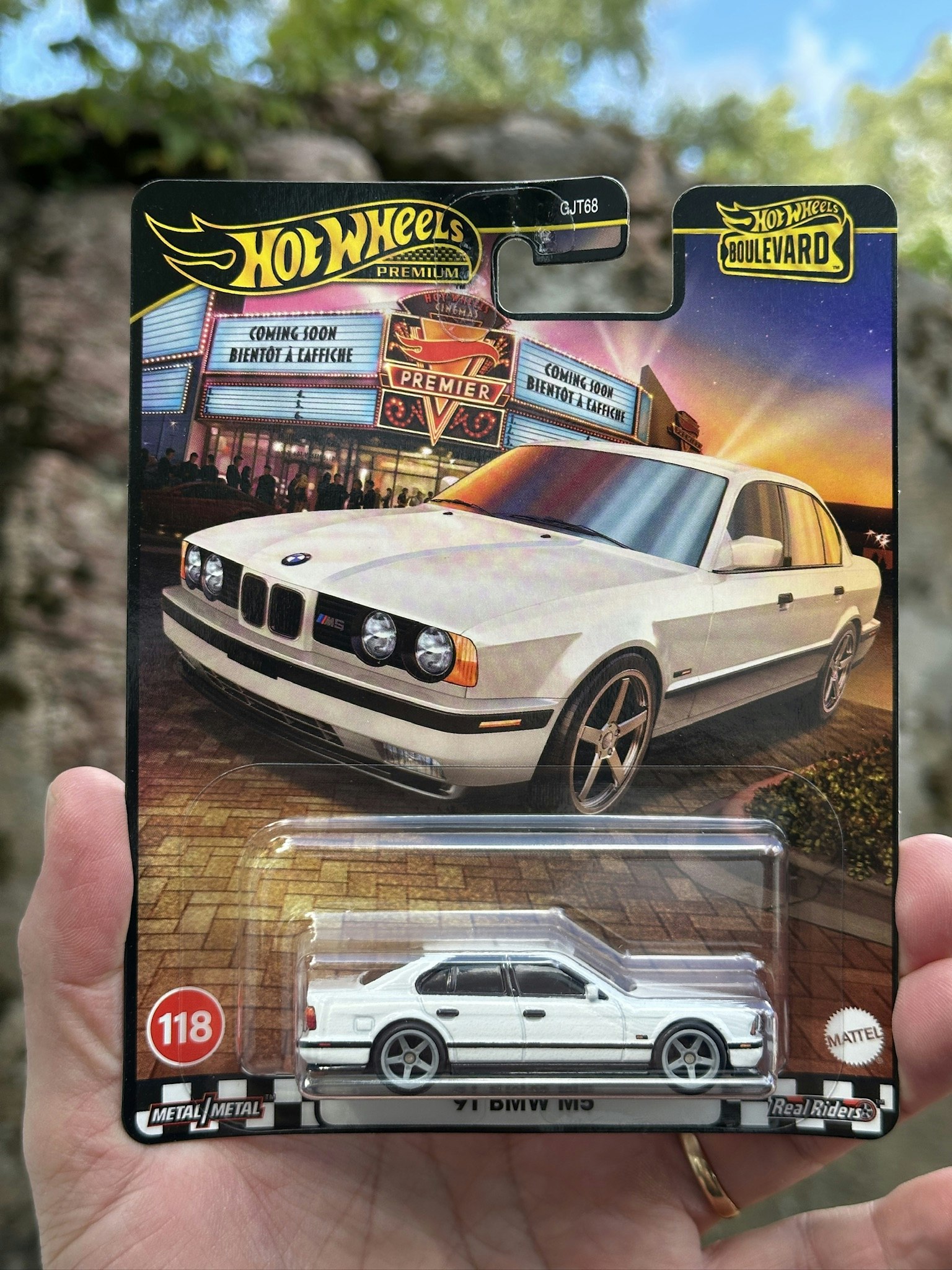 Skala 1/64 Hot Wheels Premium, Boulevard: BMW M5 1991'