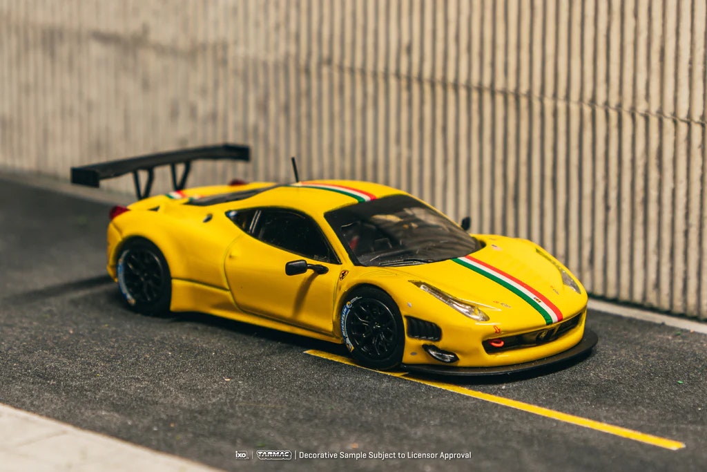Skala 1/64 Ferrari 458 Italia GT3 Yellow fr TARMAC Works