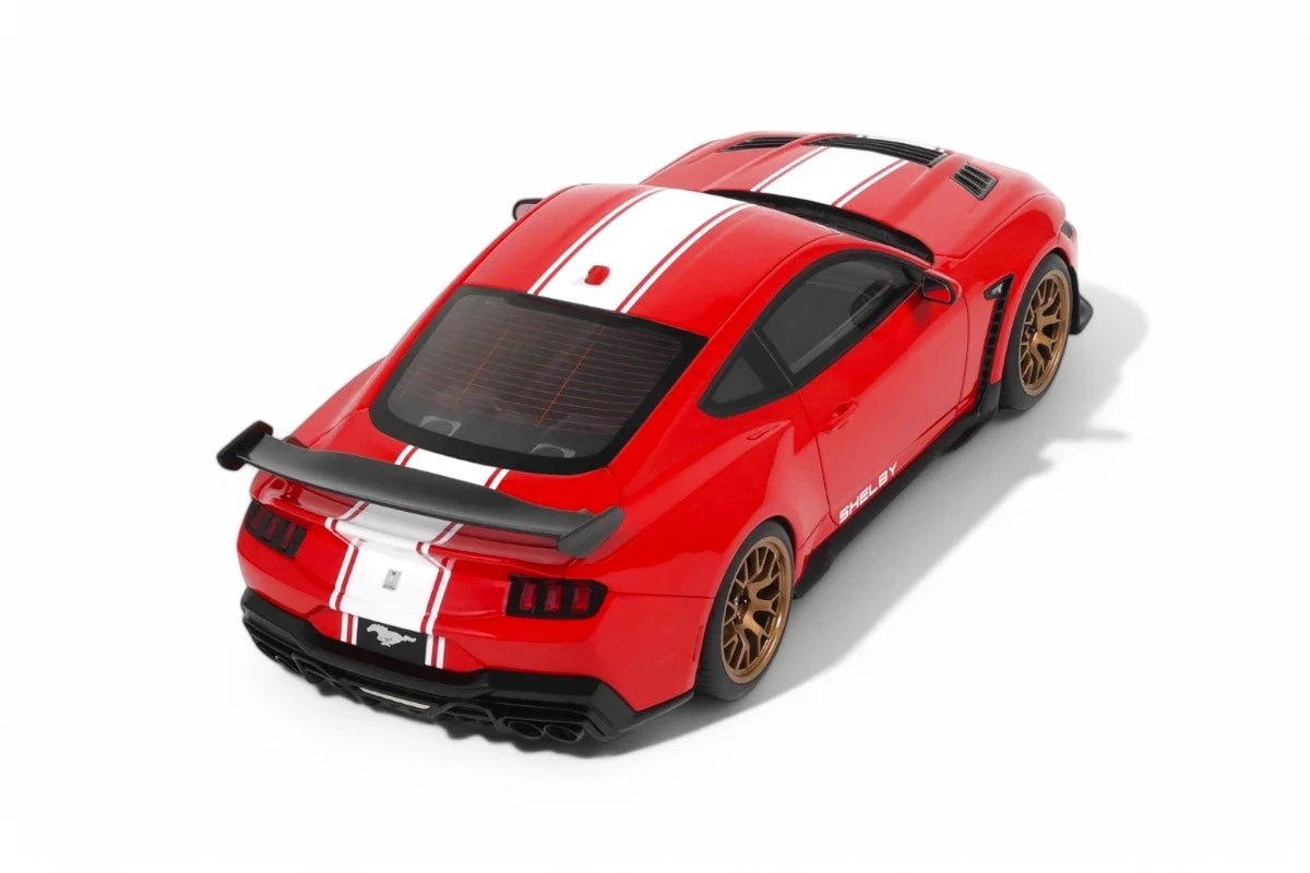 Skala 1/18 Shelby Mustang Supersnake, Race Red 2025 fr GT Spirit (GT531)