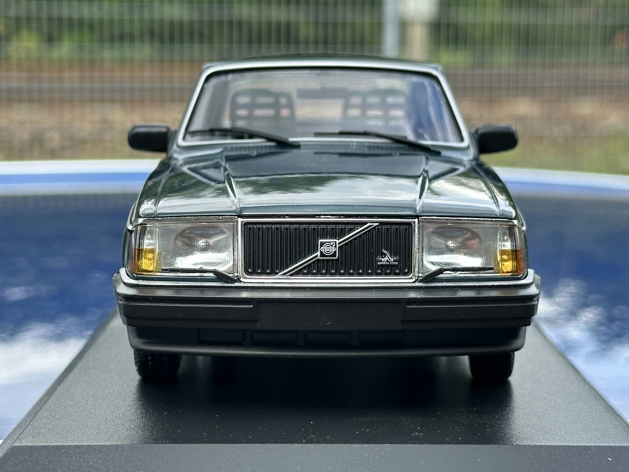 Skala 1/18 Volvo 240 GL (244) 1986 Dark green fr Minichamps 1 of 402 pcs