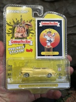 Skala 1/64 1947 Ford Super De Luxe Convertible Club Coupe- Karate Kit *Garbage Pail Kids Series 7, yellowfr Greenlight