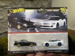 Skala 1/64 Hot Wheels PREMIUM Team Transport: 96 Nissan 180SX Type X & SilEighty