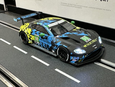 Skala 1/32 Analogue slot car fr Carrera: Aston-Martin Vantage GT3 Northwest #98 Rolex