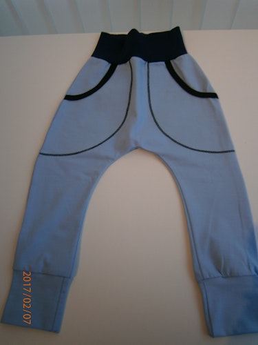 Baggy byxa slim, ljusblå. Stl 98/104