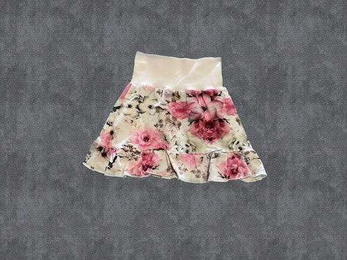 Kjol med volang rosa blommor. Stl 98