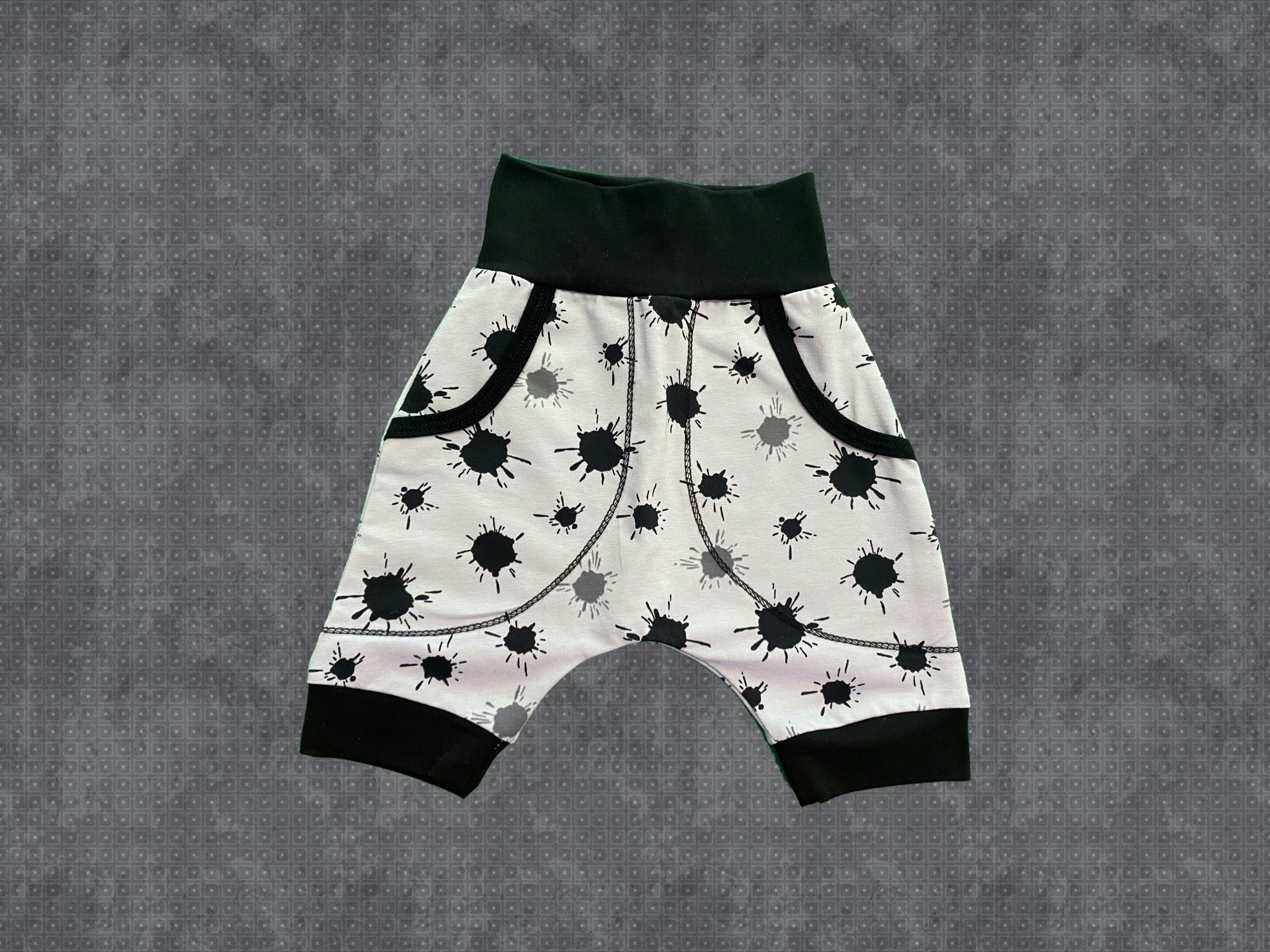 Baggy shorts splash med grå botten. Stl 98/104