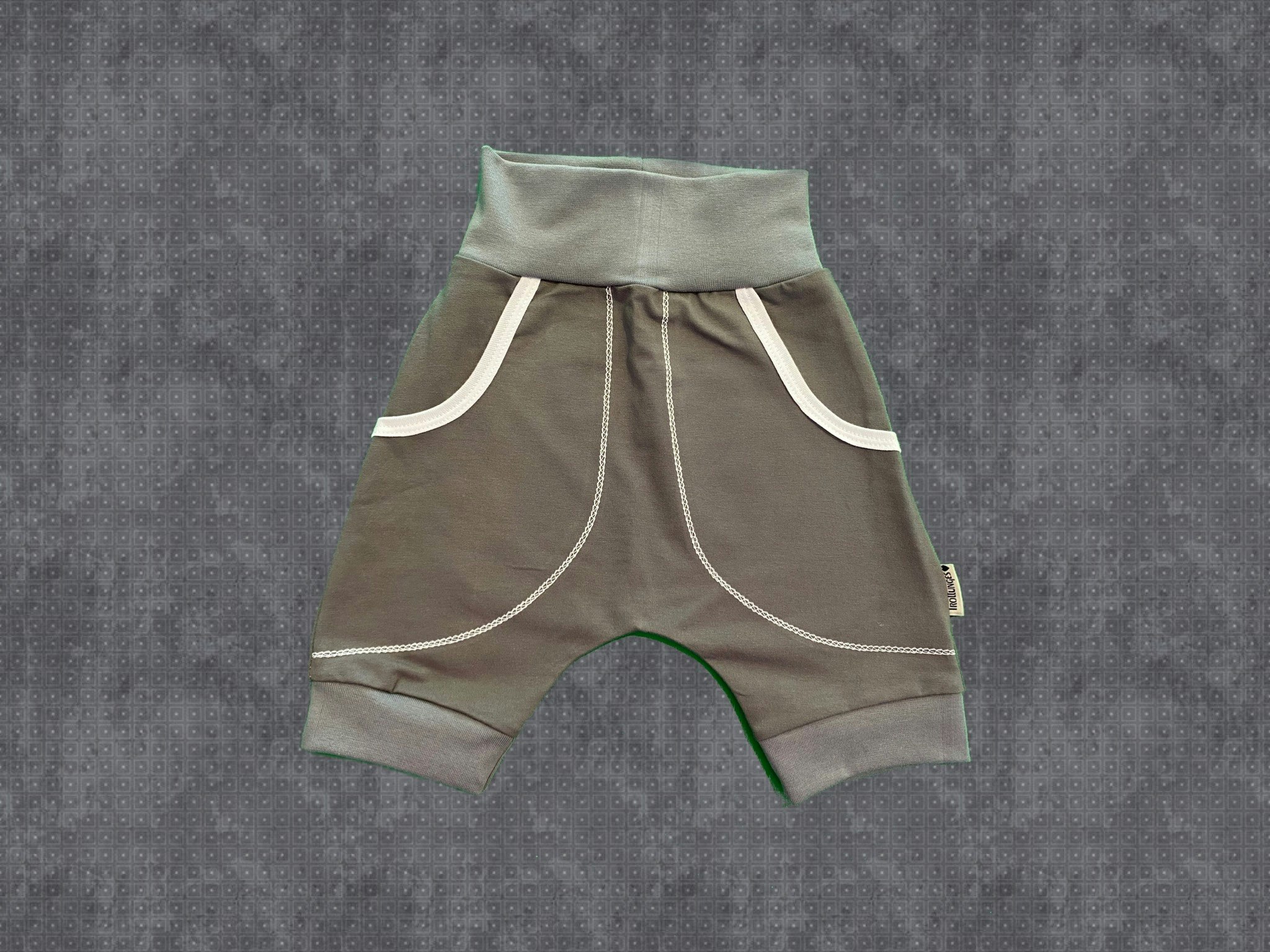 Baggy shorts grå. Stl 98/104