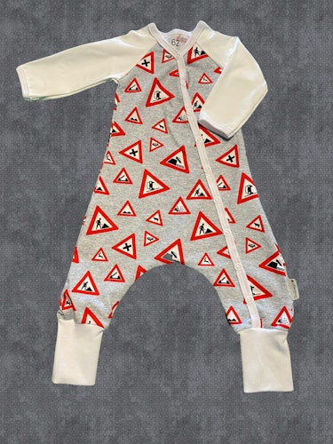 Baggydress Vägmärke. Stl 62