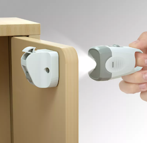 Osynligt Skåplås - Med Ficklampa  4-Pack