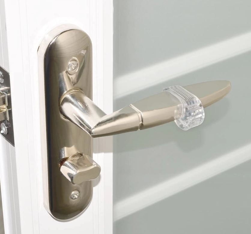 Dörrskydd monterat på dörrhandtag