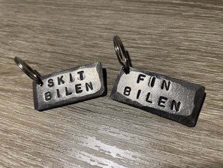 Paketpris: Skitbilen och finbilen.