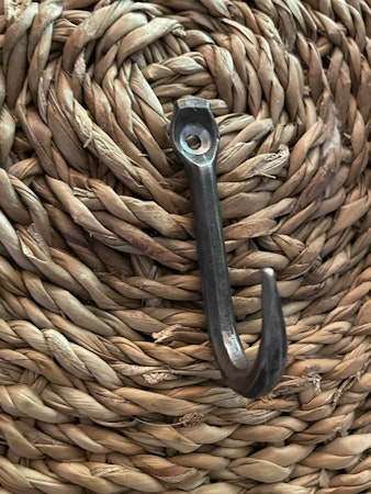 Enkla kroken - med eller utan försänkt skruvhål