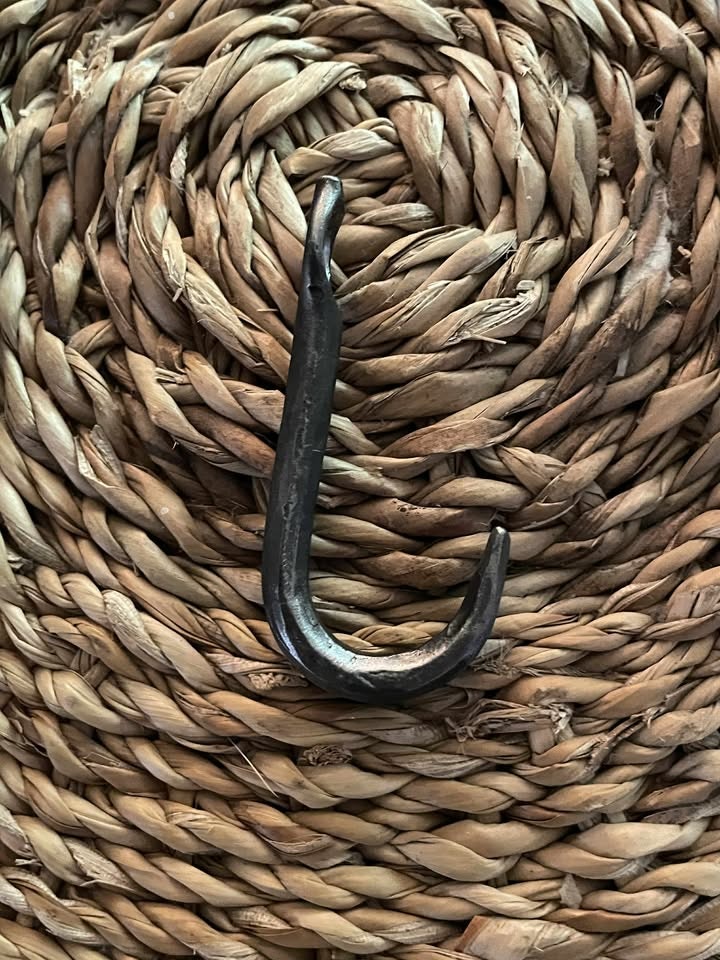 Enkla kroken - med eller utan försänkt skruvhål