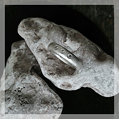 VALE III diamantring i silver