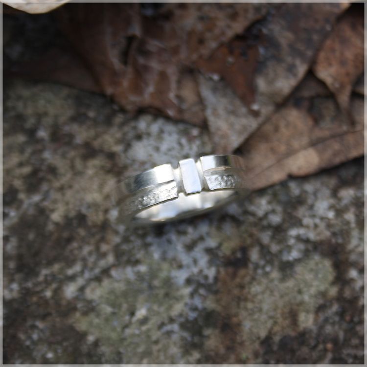 Gemini silverring. Handgjord ring i silver med en stark symbolik. Silverringar från Alv Design