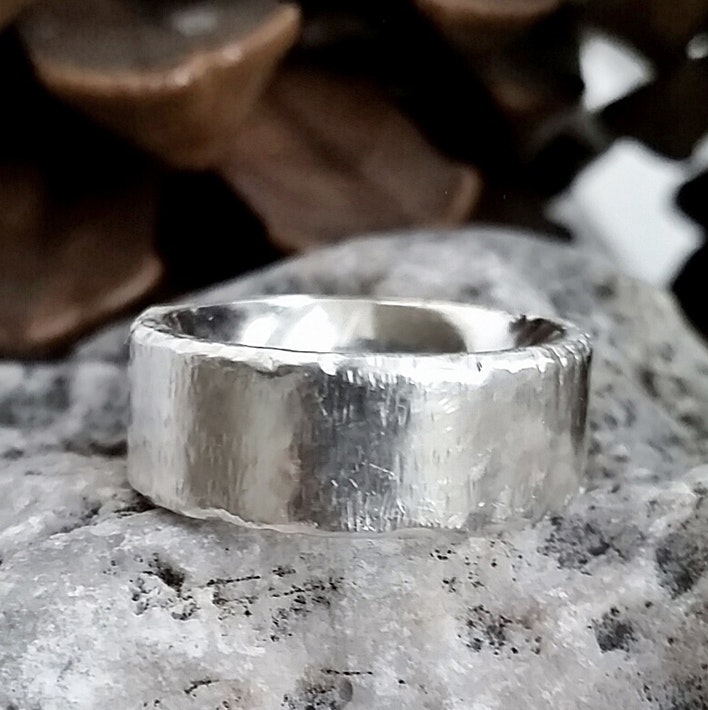 Gro silverring. Handgjord ring, rustik, patinerad, stilren, kraftfull med avskalad elegans. Unika ringar från Alv Design