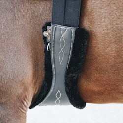 Kentucky  Sheepskin Anatomic Girth Cover