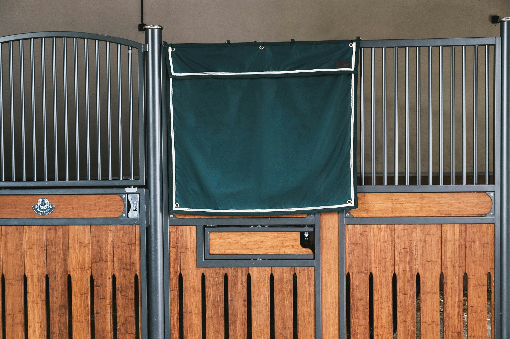 Kentucky Horsewear Stable Curtain Waterproof Classic Short