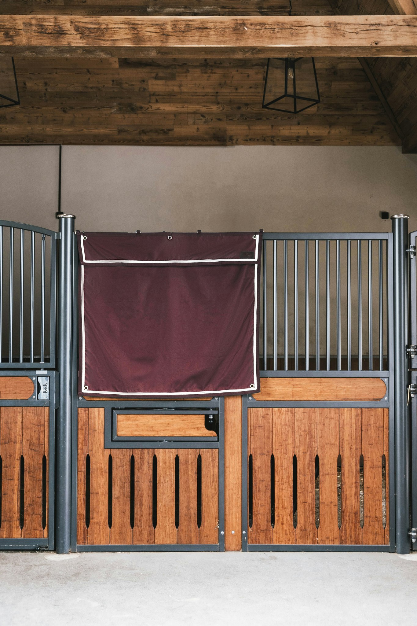 Kentucky Horsewear Stable Curtain Waterproof Classic Short