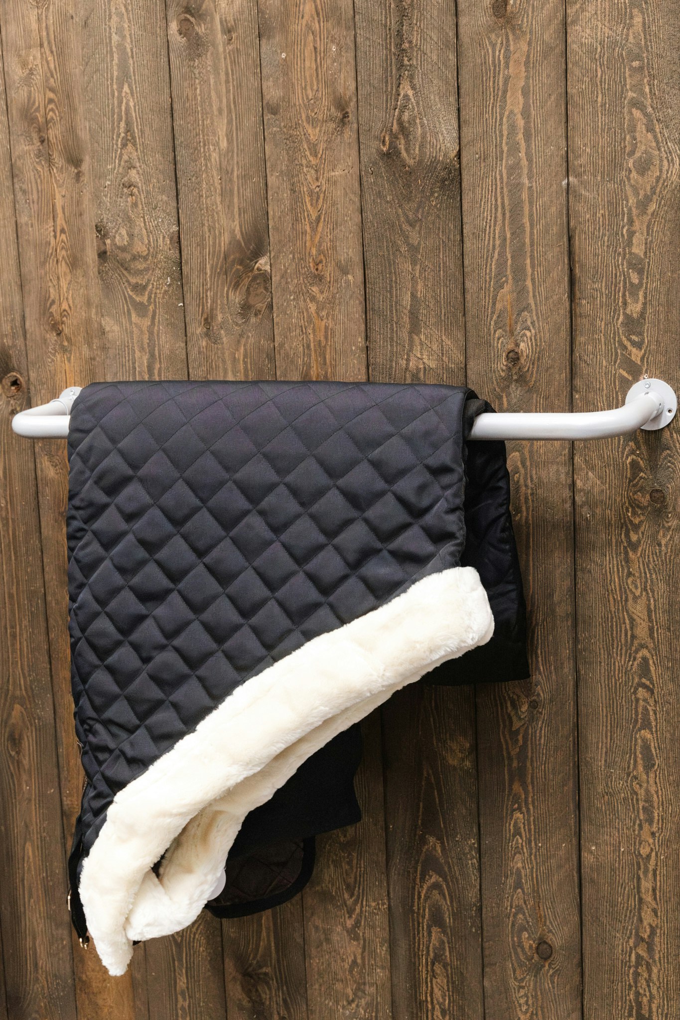 Grooming Deluxe Blanket Holder Foldable