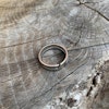 Unik ring. Rostfri ring. Trendig ring av rostfritt stål. Snabb leverans och bästa kvalitet.