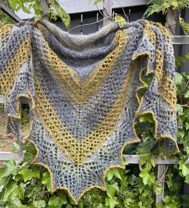 13128 Happy Easter Shawl