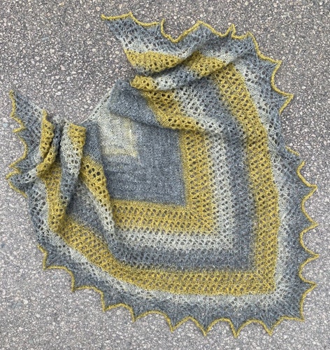 13128 Happy Easter Shawl