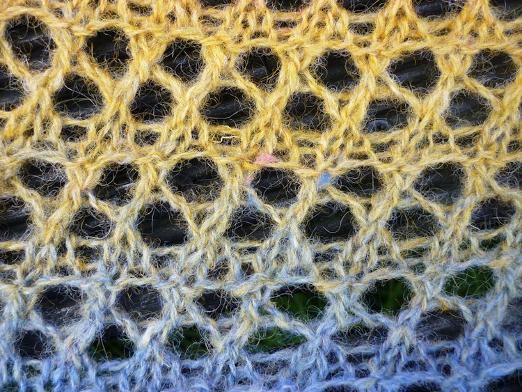 13128 Happy Easter Shawl