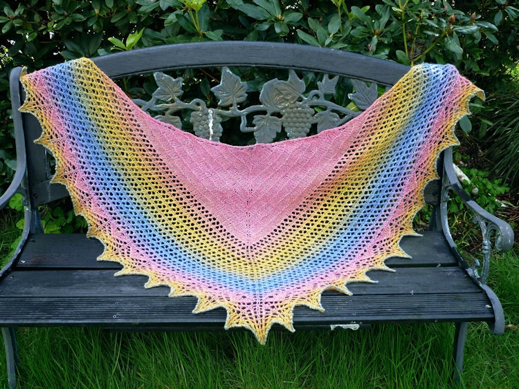 13128 Happy Easter Shawl